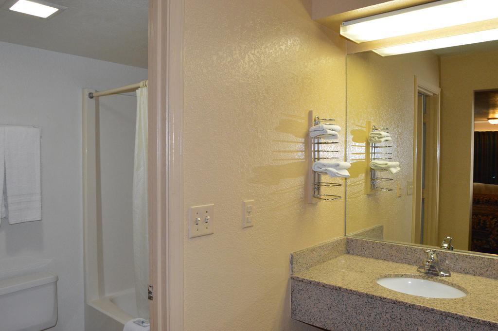 Delux Inn タルサ エクステリア 写真